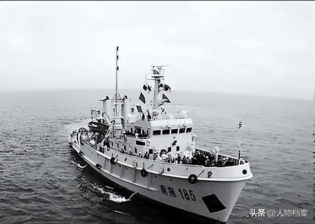 菲军威胁中国，敢登座滩军舰就动武，不到72小时，中国拖船逼近