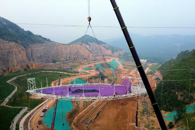 荒山→乐园！世界最大原始矿坑探险乐园