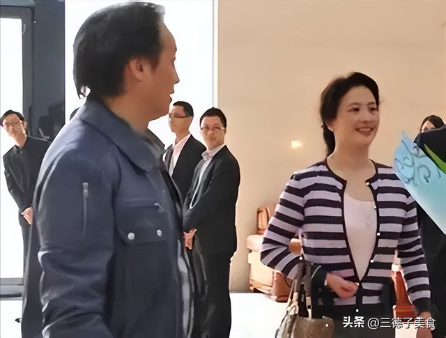 刘亦菲母亲刘晓莉：今66岁仍单身，身材傲人，长得比女儿还漂亮