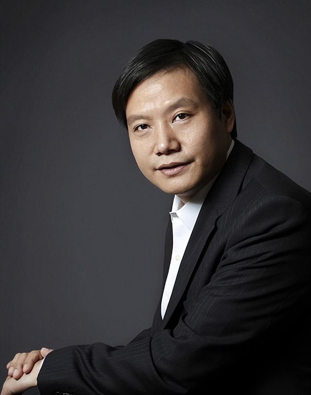 风向变了？官媒接连锐评，没给雷军留一丝体面，董明珠话有人信了