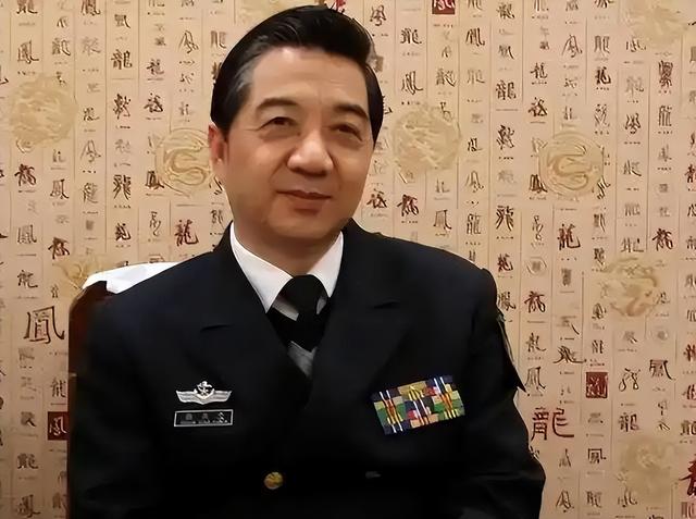 又让张召忠说中了？东拼西凑550亿建的2艘航母，如今彻底成为累赘