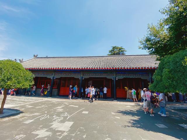 山东有个历史悠久的县级市，举世闻名，又被称作“东方耶路撒冷”