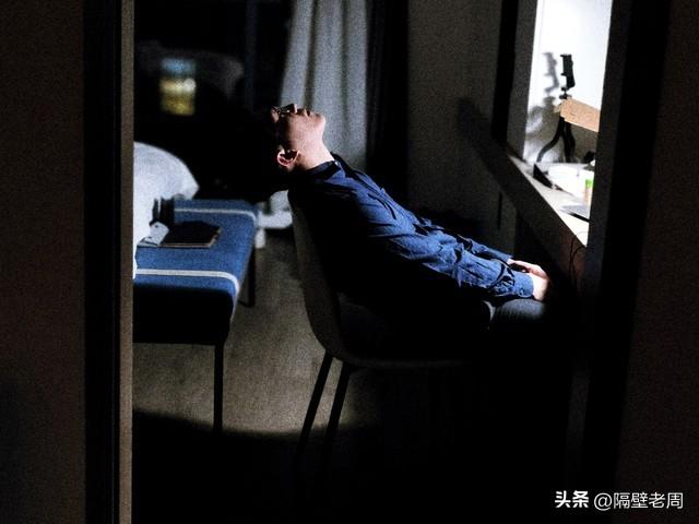 成年人的双面生活：一半烟火谋生，一半清欢自愈