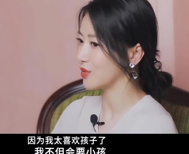 50岁陈紫函晒新家别墅，一家三口从北京搬到了杭州，请朋友来暖房