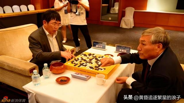 天堂再对弈”曹薰铉飞越千里 送别一生知己聂卫平