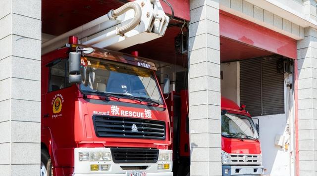 一辆进口消防车2400万！中国连航母都能造，为何却造不出消防车？