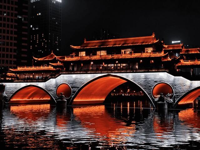 2025中国十大热门旅游城市排名，成都第3，郑州第5，重庆垫底！