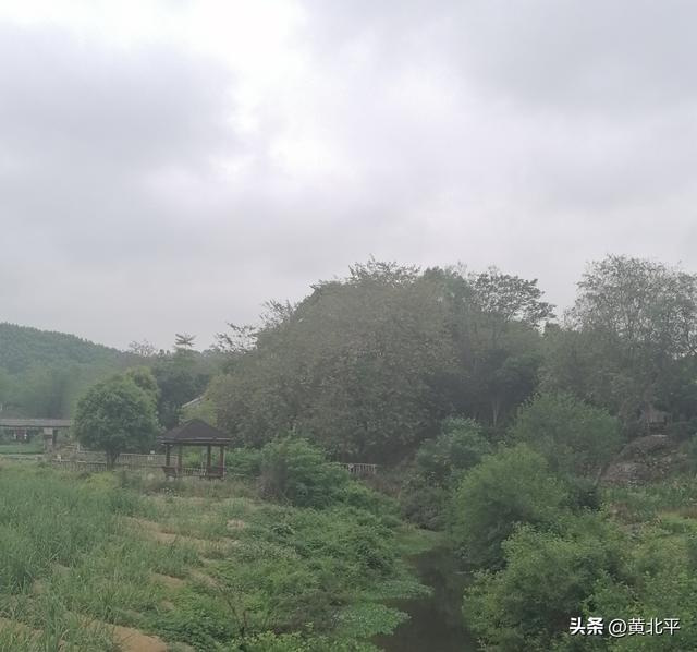 广西南宁市上林县始建于明朝洪武年间老圩，与别县同名改为明亮