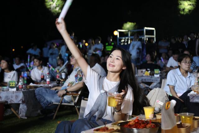 江苏大丰：爱上夜花海 精彩开始嗨