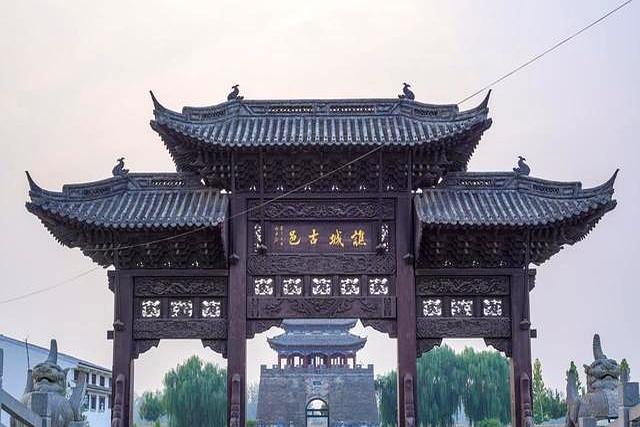 河南一景区火了！36 亿砸出 450 亩古城，想超过乌镇周庄？