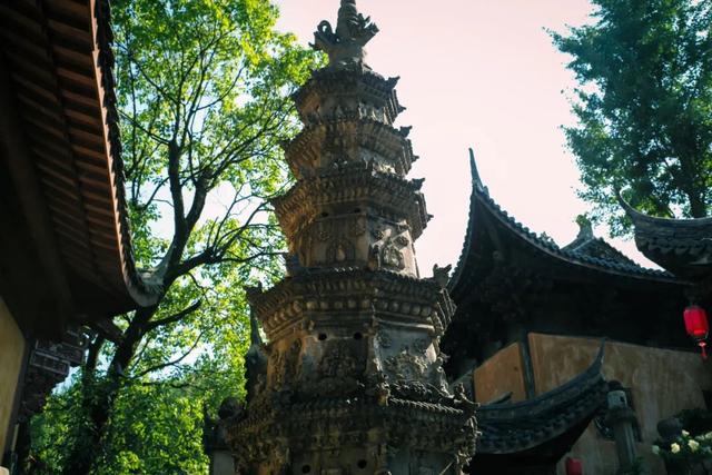 去了一个超绝松弛感小城，比起当卷王，这里的人更爱“活在当下”