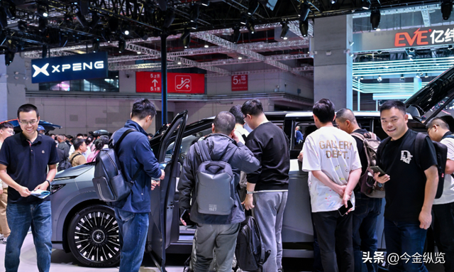 别再喊“烧钱货”！新势力绝地反击，三巨头亮出王牌改写行业格局