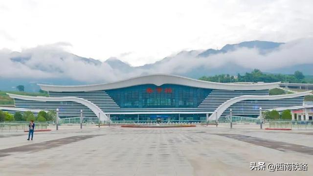 不到两小时，打卡10元人民币背景图案取景地