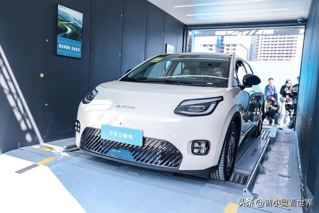 刘强东也卖车了，最低4.99万，续航500公里，雷军比亚迪有压力？