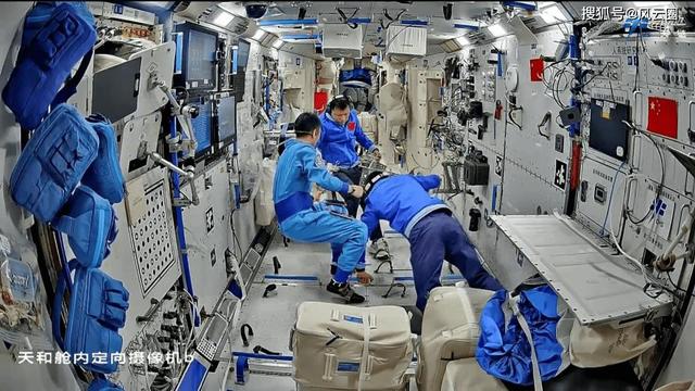 央视首度公开，神舟十九号出舱任务异常惊险，蔡旭哲回忆更多细节