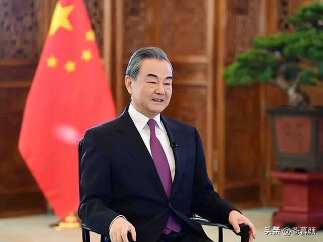 美航母逼近之际	，伊方拨通中方电话，王毅斩钉截铁，送伊朗10个字