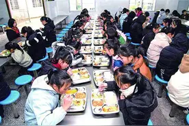 重庆中小学食堂推行“三同三公开” 让学生吃得安全、吃得营养、吃得健康图片