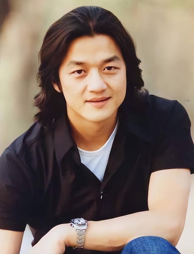 李亚鹏官宣离婚不到24小时，令人恶心的一幕发生了，汪峰也遭殃