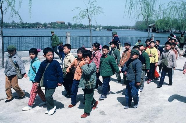 萧克上将孙子萧云松上学时，被老师悄悄询问：是不是家里有困难？