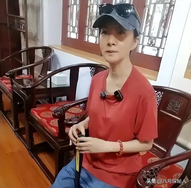 吃里扒外！13年前定居美国，回国捞金遭“驱逐”的她，52岁成笑话