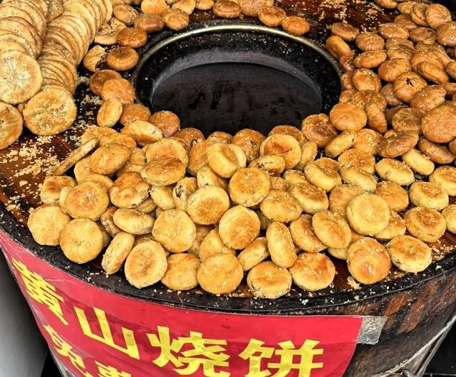 皖南秋游指南：11-12月邂逅人少景美的诗意秘境，尝遍徽州美食。