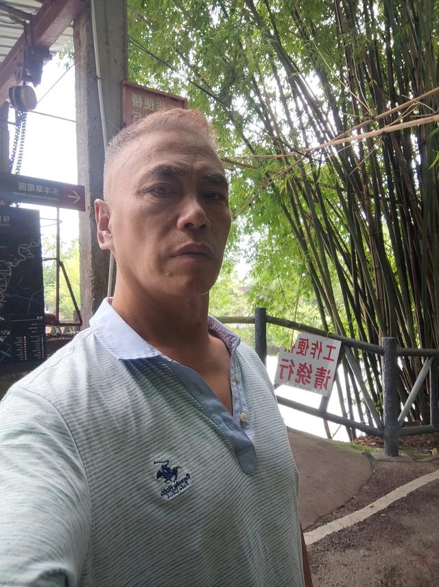 北林绿道游人多