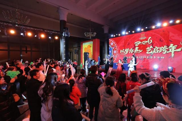 艺术跨年 全民共创 第十届中国北京国际美术双年展跨年活动在北京展览馆举办