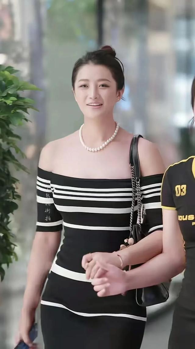 大体格女神 颜值身材简直是天花板级别 丰腴身材完全符合东方的审美