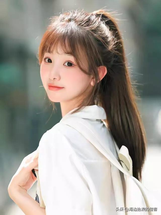 甘肃兰州一校花,楚楚动人,我见犹怜,这气质堪称校园天花板