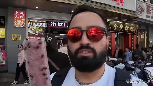 美国博主首次来到中国旅游，一天后竟说：中国到处都充满“危险”