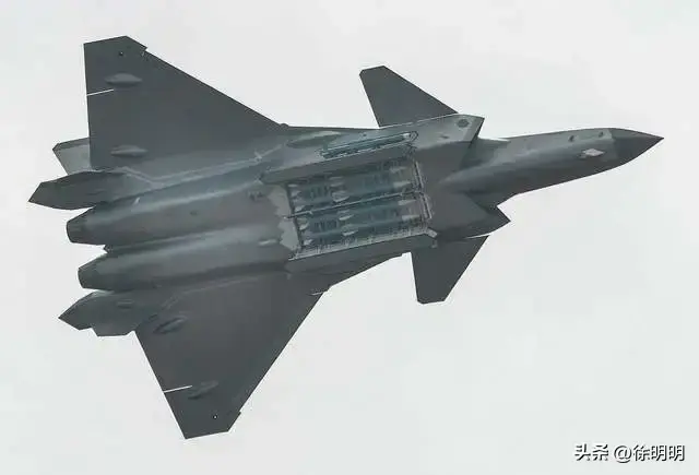 歼-10CE空战全胜，专家却因霹雳-10未出场喊“不过瘾”