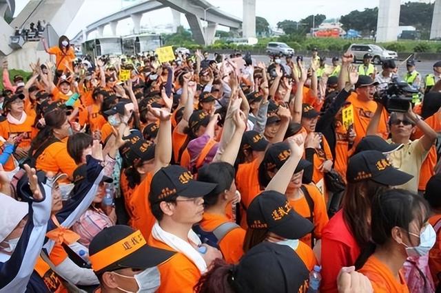 “台湾永远不可能回归中国”！她刚说完没两天，就意外被吊臂砸死