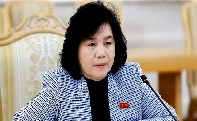 朝外相飞抵中国，有2件事要办！金正恩在阅兵前打出关键牌