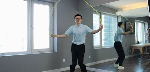 每天坚持跳绳	，一个月后神奇的事情发生了…