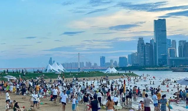 南昌玩疯了！赣江变 “海” 吸 200 万人，治水治出顶流