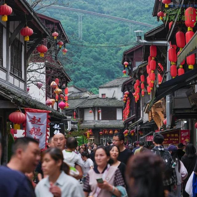 成都10大避暑古镇，溪河玩水泛舟、打水仗、捉虾网鱼…1天打来回