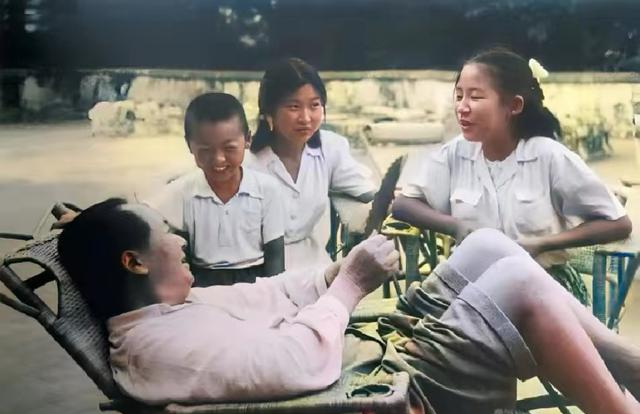 伍绍祖回忆中南海趣事：妈妈养鸭，我们抓鱼，毛主席宣布晚上会餐