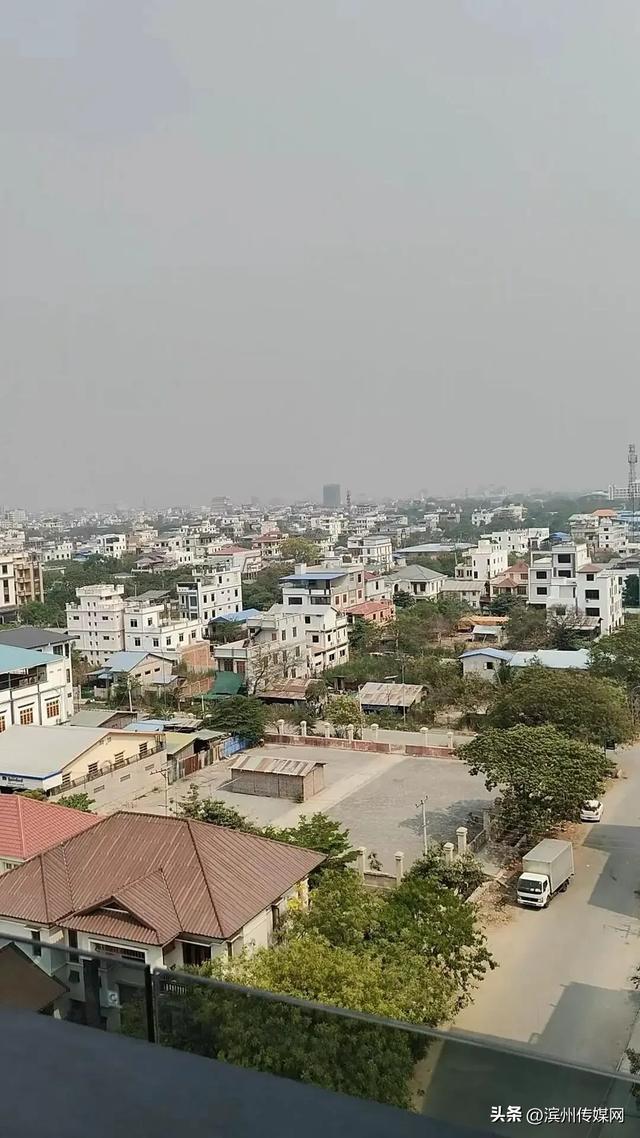 缅甸7.9级强震后	，在缅华人组建救援队：成员多为亲历者，想为群众撑起“安全伞