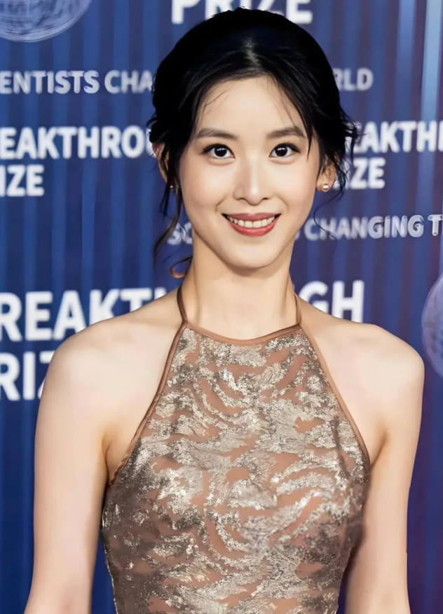 不装了！结婚10年后，章泽天彻底跟刘强东翻脸，郭晶晶当初没说错