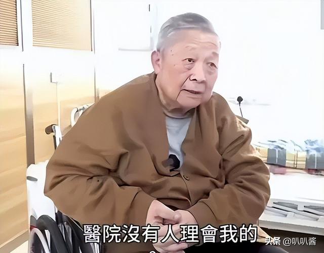 出名后出轨保姆，气死原配，如今77岁的他晚景凄凉，子女与其割席