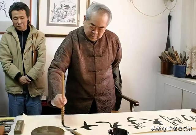 与女儿断绝关系不到3天，范曾担心的事发生了，小50岁娇妻受牵连