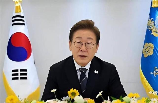 李在明拒绝出席中国阅兵，王毅挂断电话，送了韩国一句话