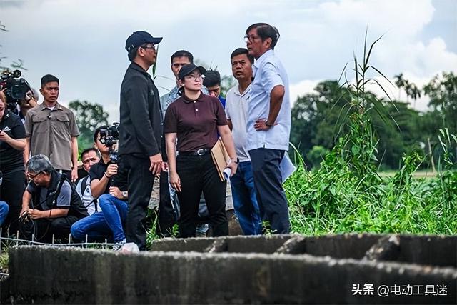 暗战变成了明战，菲律宾军方宣布红色警戒状态，小马科斯岌岌可危