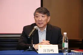 宫鲁鸣担任中国女篮主教练图片