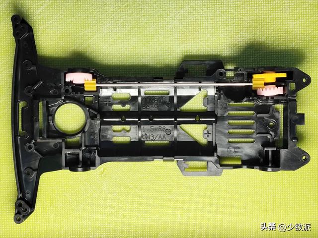 谁还不是第一批新能源车主呢？田宫迷你四驱车动手装