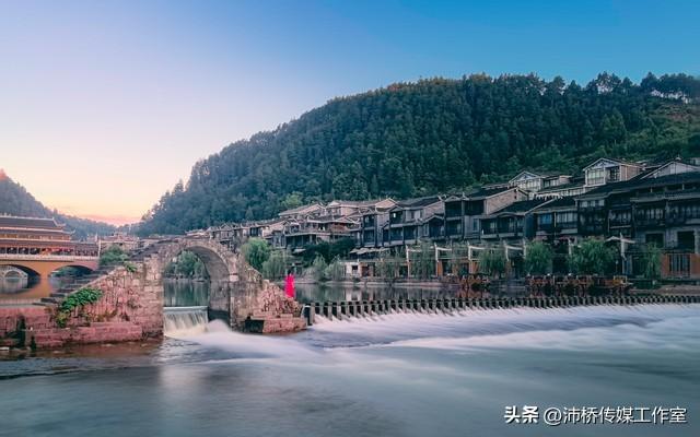 犁桥古镇：江南水乡的建筑与文化交响曲