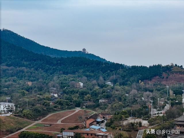凤凰山：川北群峰间的历史褶皱，藏着张献忠的生死与秘宝传说