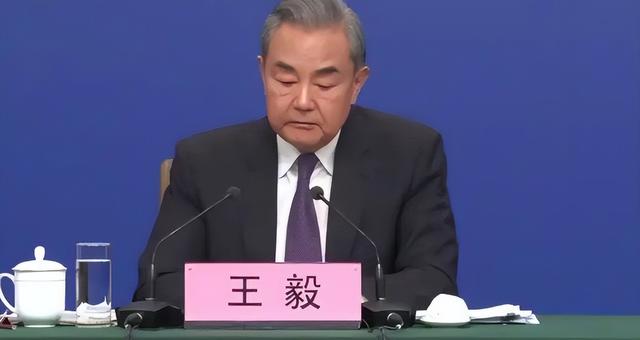 委内瑞拉致电中方后，油轮得到大批军舰护航，特朗普还是算漏一环