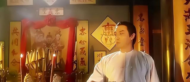 天地会逃到海外，成立了一个国家	，面积比两个日本大，至今说汉语