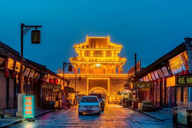 兴城逆袭，3桶油漆引亿次曝光，泳装与影视的结合盘活小城文旅？